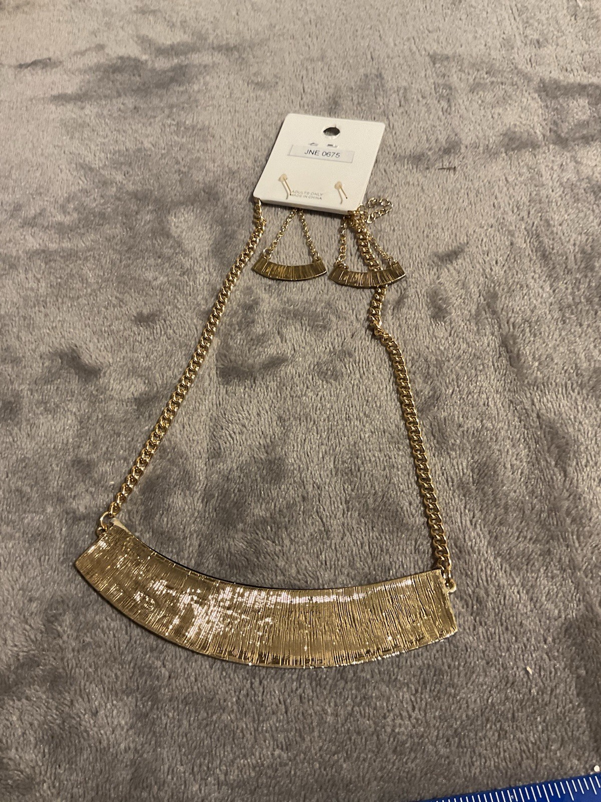 Queen Bitch B Gold tone Necklace And Earrings Set Adjustable Chain