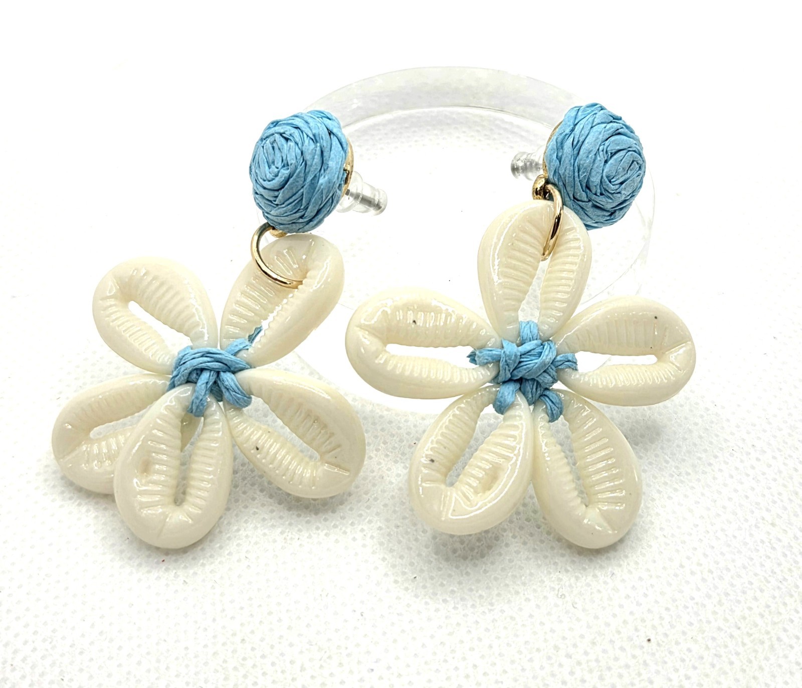 Coastal Glow Trio – 3-Piece Gift Set with Pouch, Shell Earrings & Necklace