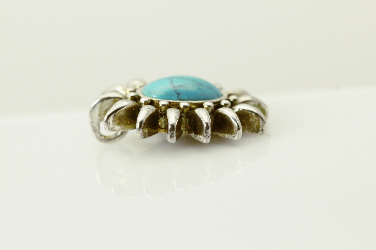 925 Sterling Silver Oval Turquoise Sun Burst Pendant 9.4 Grams (PEN6160)