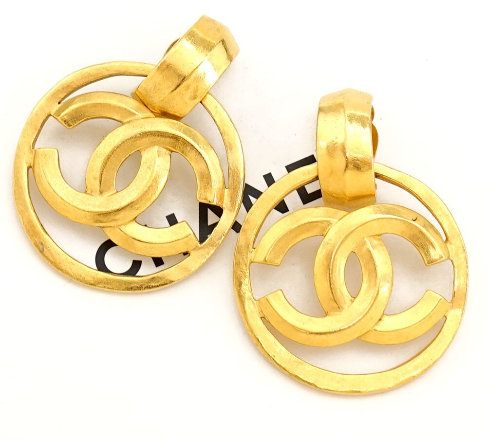 CHANEL Turnlock Turn lock Round Dangle Earrings Gold Tone 96P Auth w/Box p1127-1