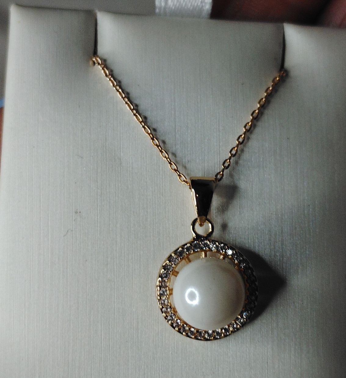 Gold Tone Simulated Pearl Round Pavé Crystal Halo Pendant Necklace PT3846