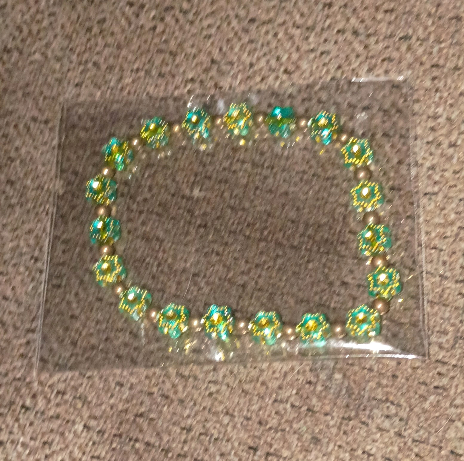Green Glass Flower Beaded Stretch Bracelet Gold Tone Spacers No Clasp Theme