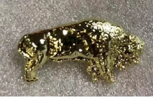 GOLD GOLDEN BUFFALO Lapel Hat Pin