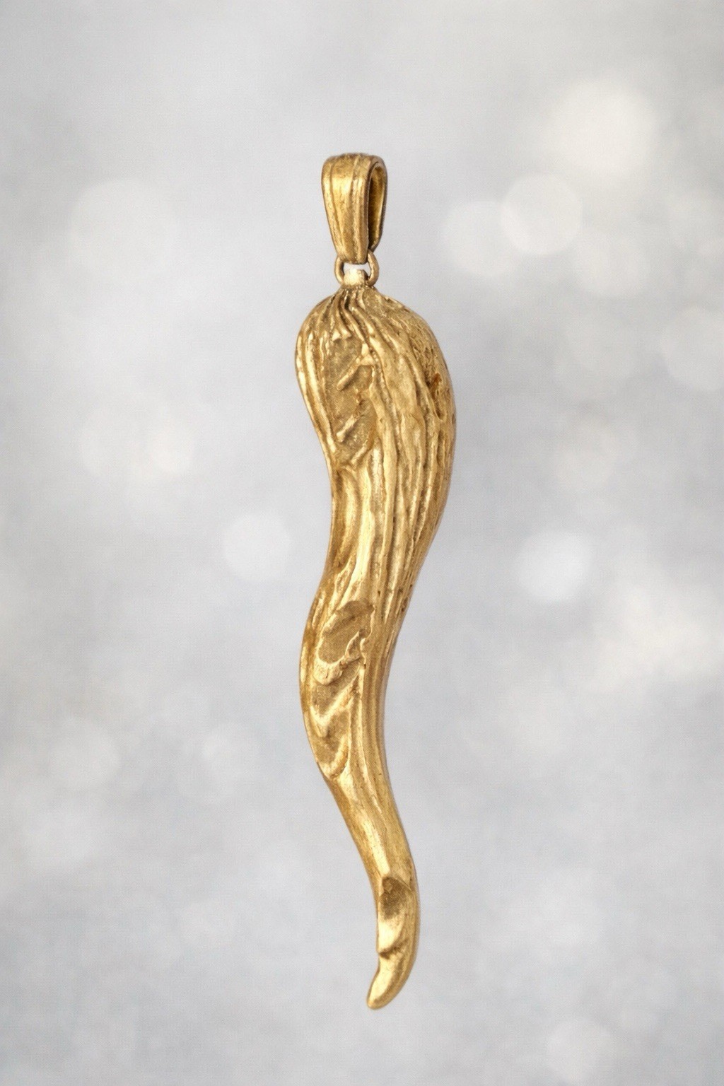 Italian Horn Pendant with 18″ included necklace. 24K. No Nickel! Free Shipping!