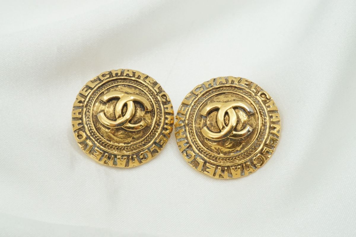 CHANEL Vintage Earrings COCO Logo Round Gold Accessories 5318j