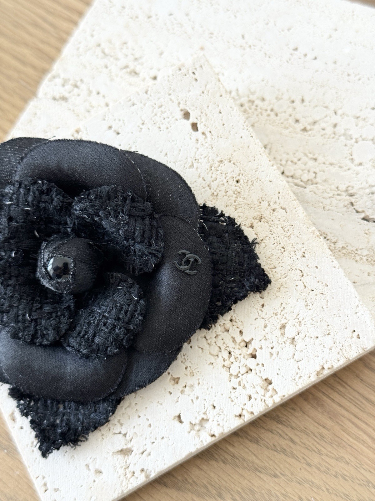 CHANEL Camélia Brooch crafted from black tweed/canvas