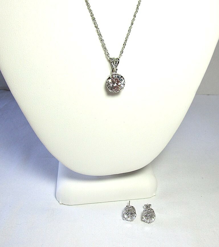 925 Sterling Silver and CZ Pendant Necklace and Earrings 9.1 grams