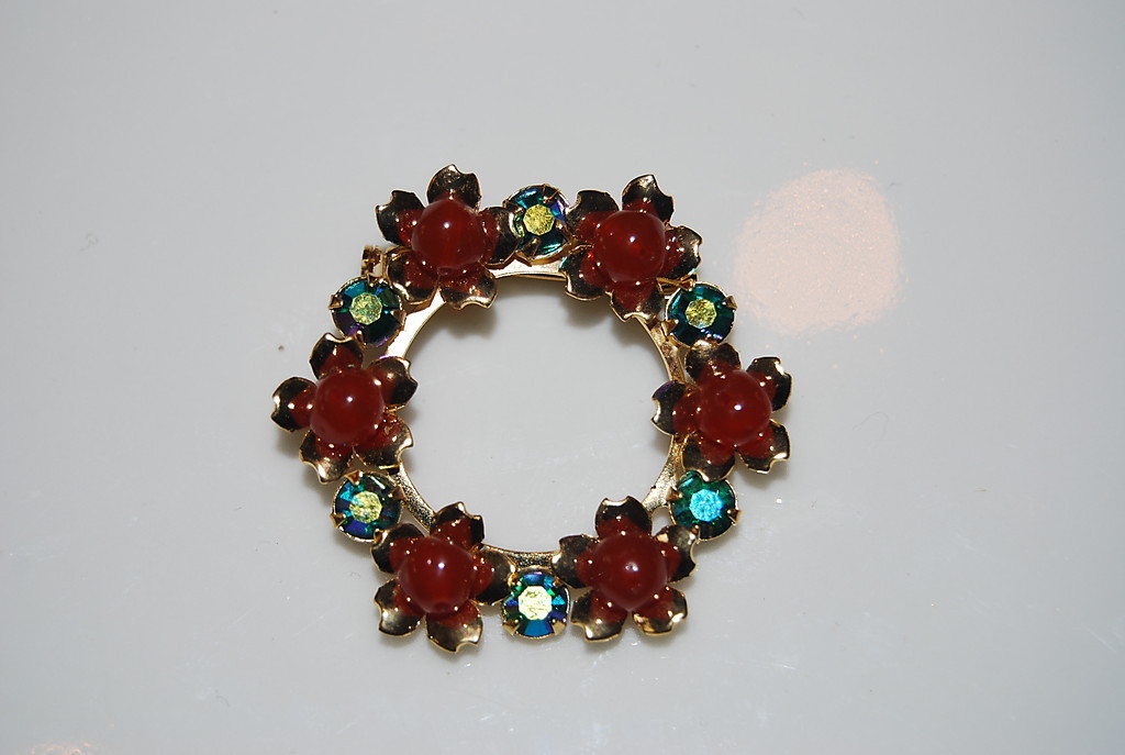 WONDERFUL VINTAGE SET OF THREE ASSORTED PINS OR BROOCHES AS PER PICTURES # M-022