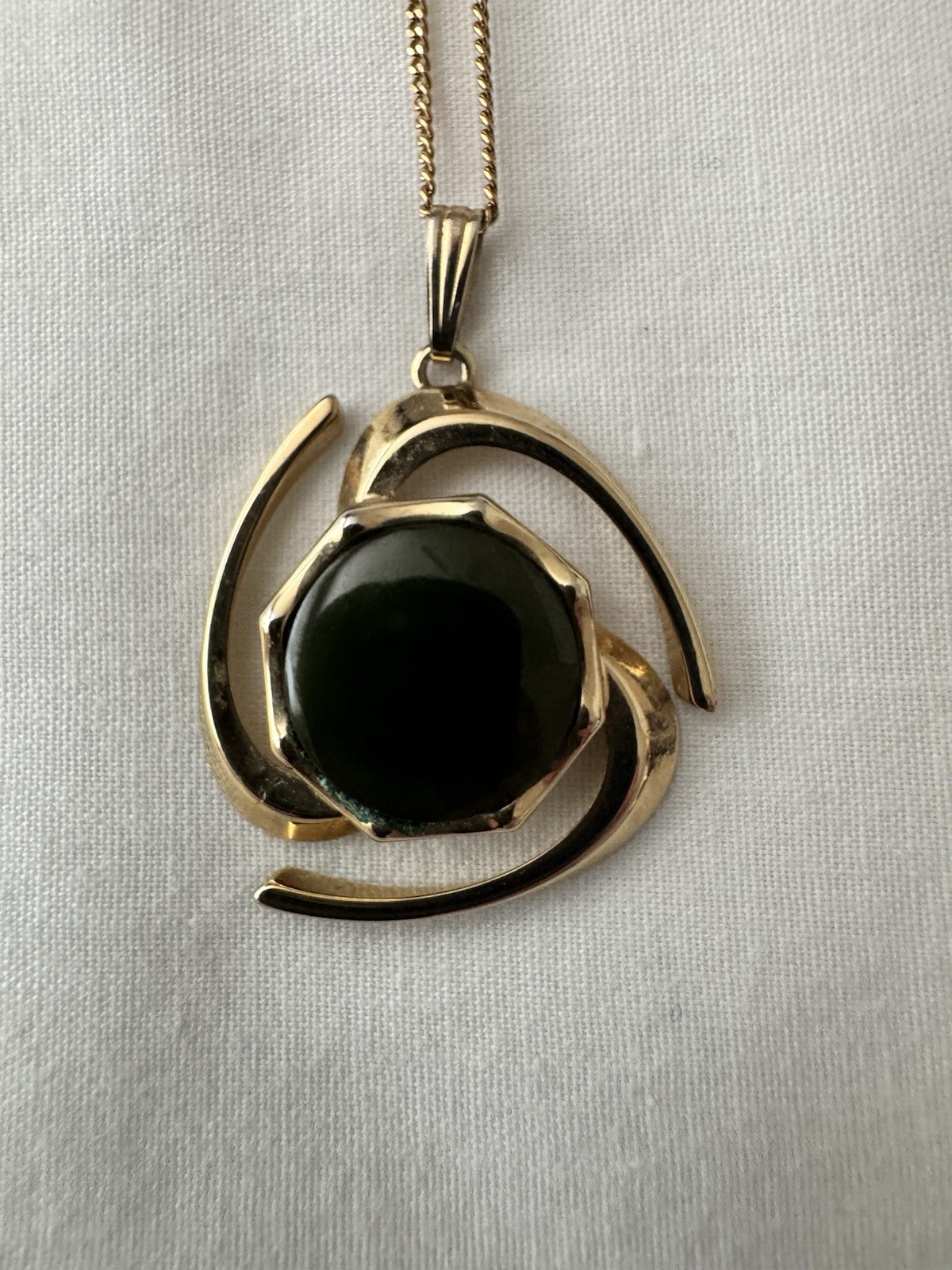 NS Green Stone Goldtone Necklace And Pendant