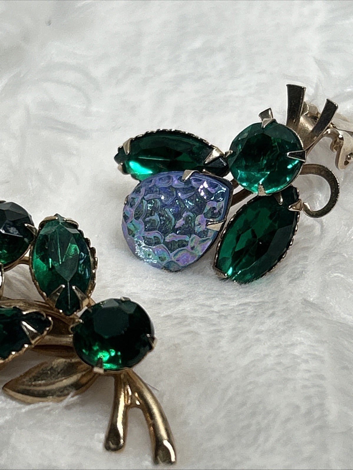 Vintage Green Blue Confetti Art Glass Flower Brooch Clip Earrings Set Unmarked
