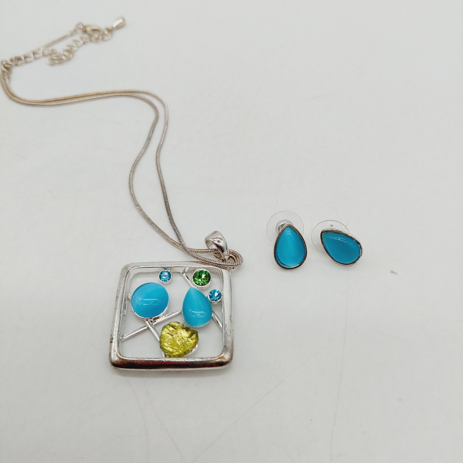 Kim Roger’s Blue Yellow Acrylic Stones Silver Tone Necklace And Earrings Set