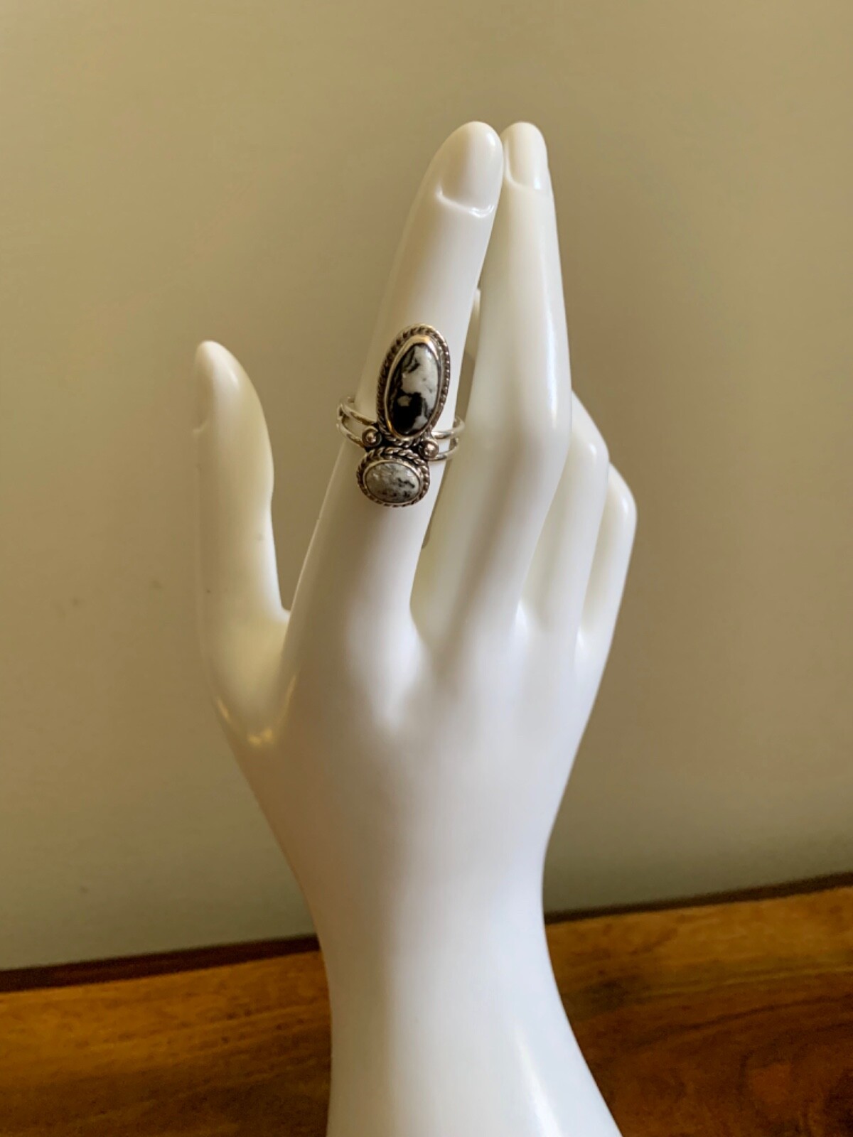 White Buffalo Ring in Sterling Silver (Size 6.0) 4.30 ctw
