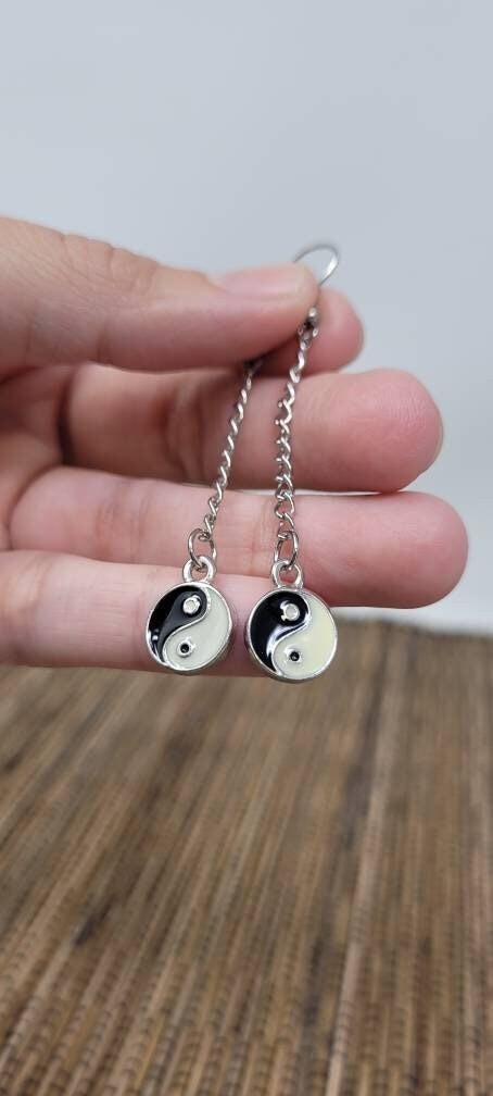Yin Yang Dangle Earrings 90s Retro Tao Balance Symbol Lightweight Chain Design