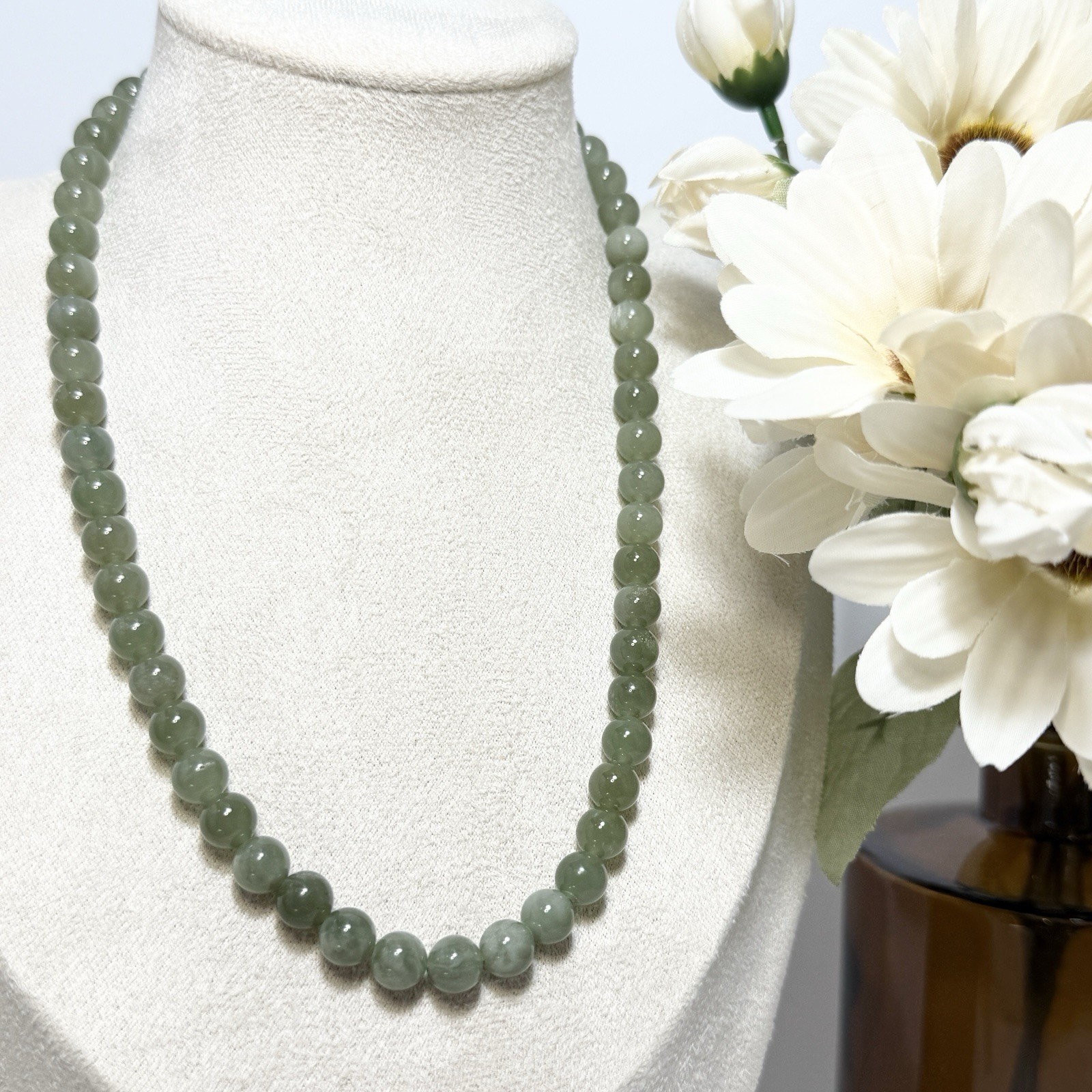 Hetian Jade 17.5IN Twist Closure Bead Necklace 8MM