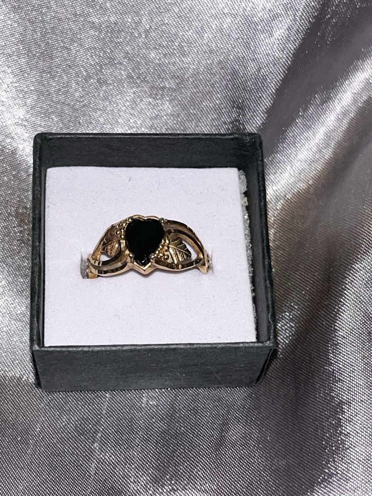 Black Hills Gold 10k Yellow Gold Band Ring Size 7 Oval Black Onyx Stone