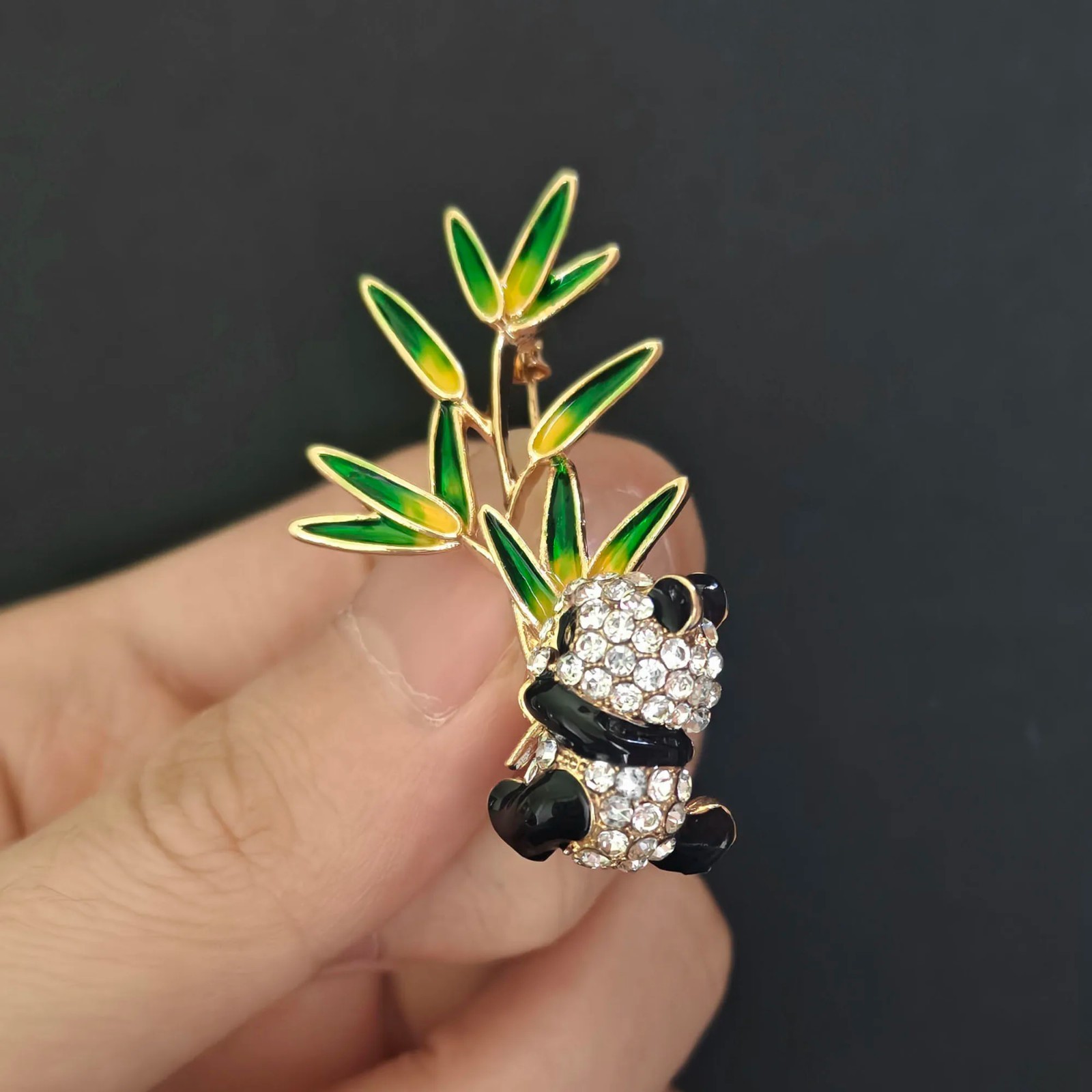 Cute Panda Brooches Breast-pin Lovely Bamboo Panda Animal Pins Jewelry Gifts Fun