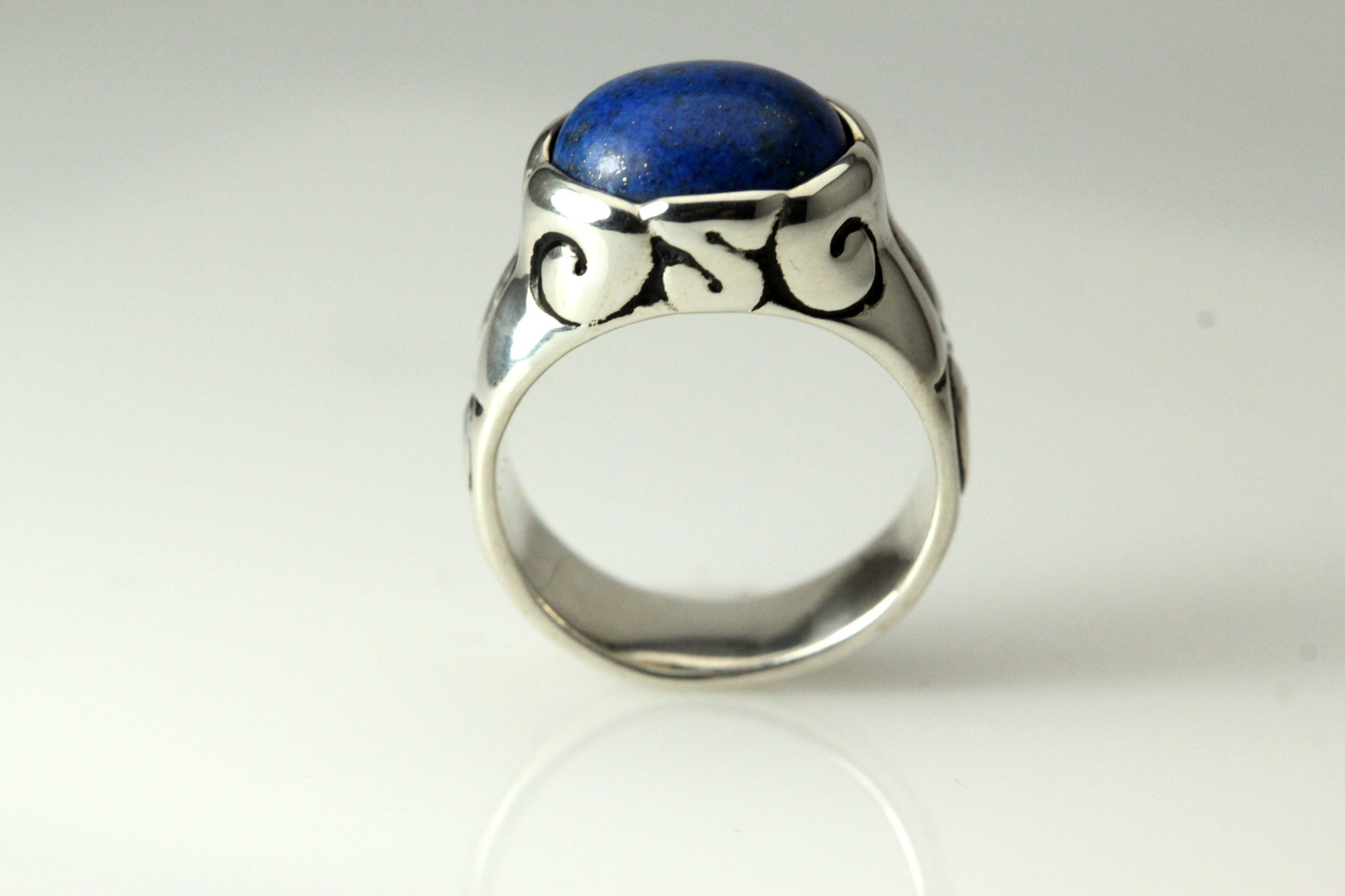 Oval Blue Lapis Sterling Silver 925 Size 6.75 Ring 9.4 Grams (RIN4788)