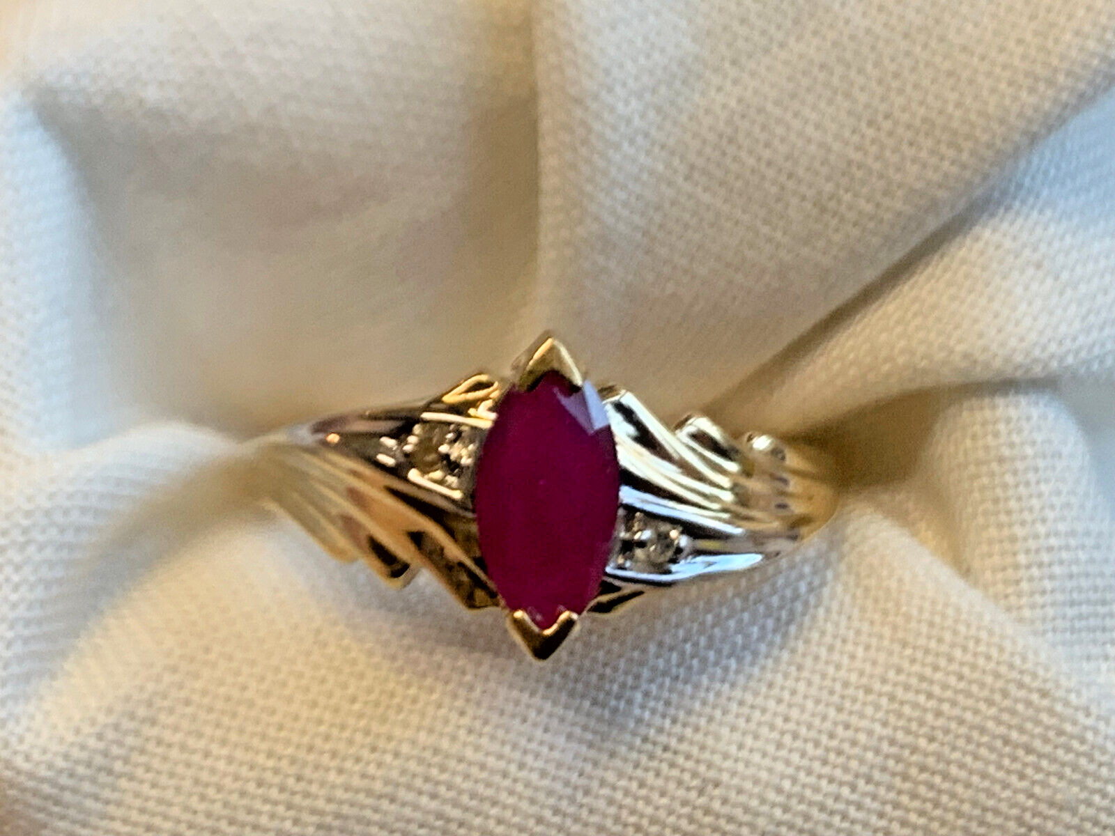 10K Yellow Gold Ring 1.62g Fine Jewelry Size 7 Band Ruby & Clear Color *READ*