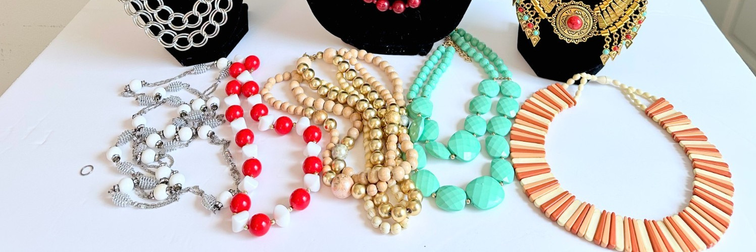 Lot of 10 Necklaces Mixed Materials & Designs Vintage & Contemporary N-52