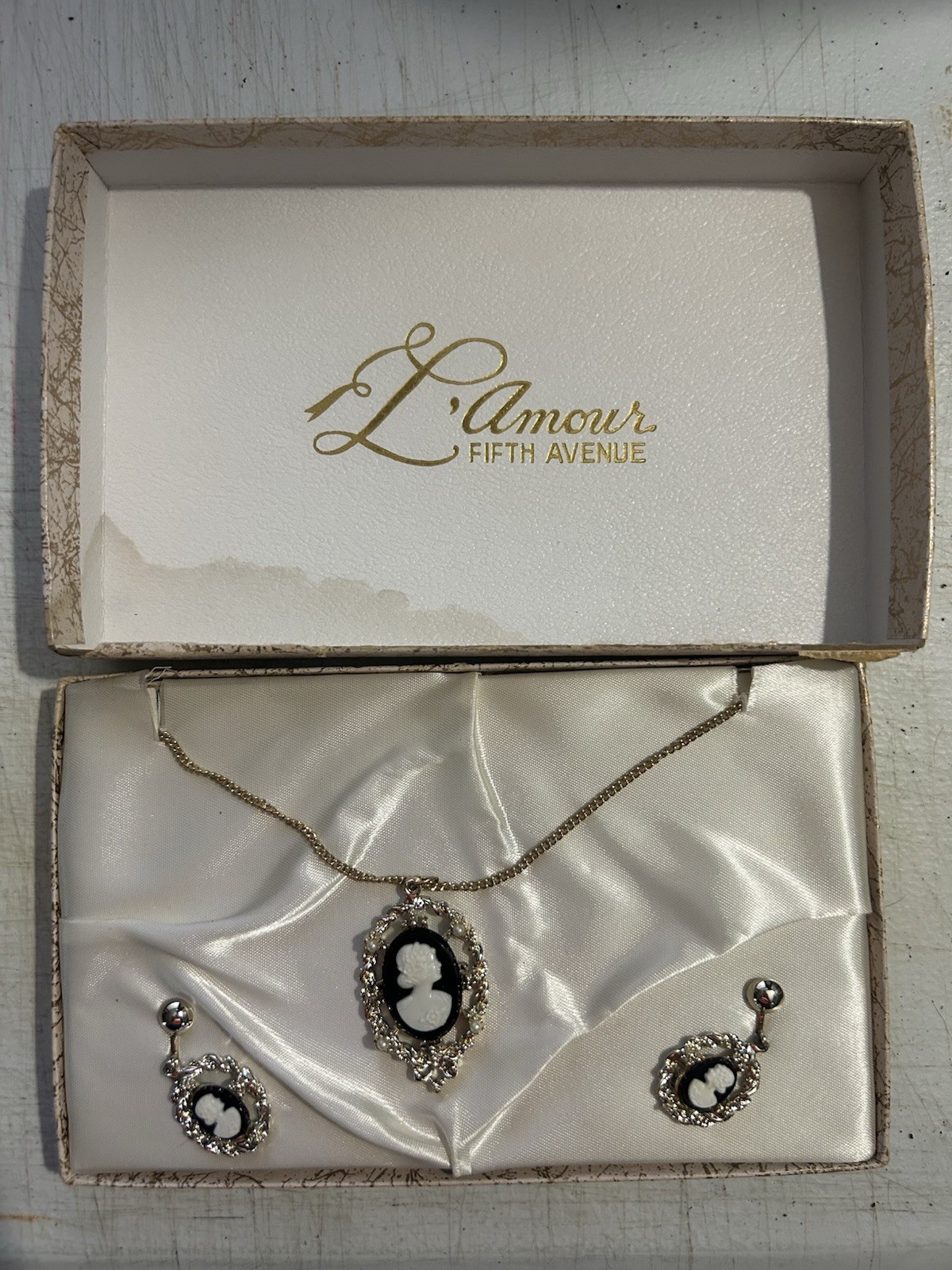 Vintage L’Amour Fifth Avenue Cameo Jewelry Set Box Included