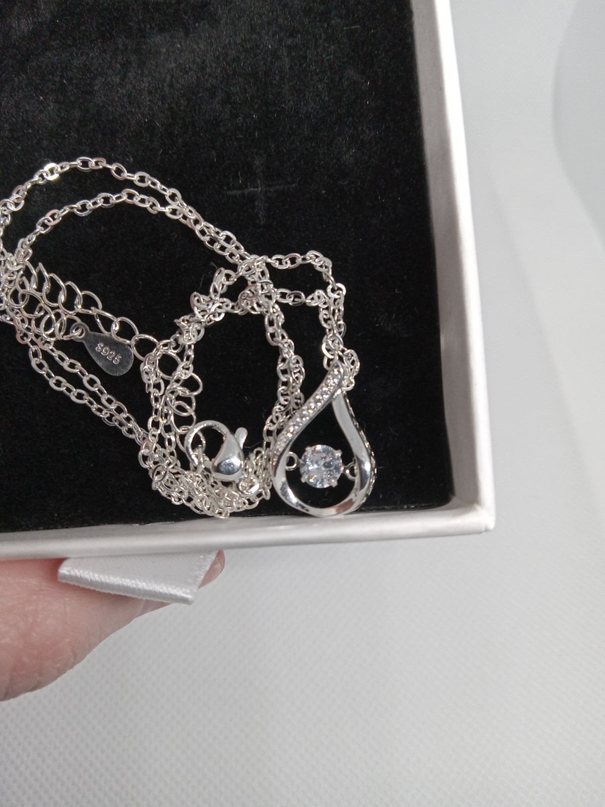 Brilliant Moissanite Dancing Stone Teardrop Necklace 925 Silver 21″ Matinee