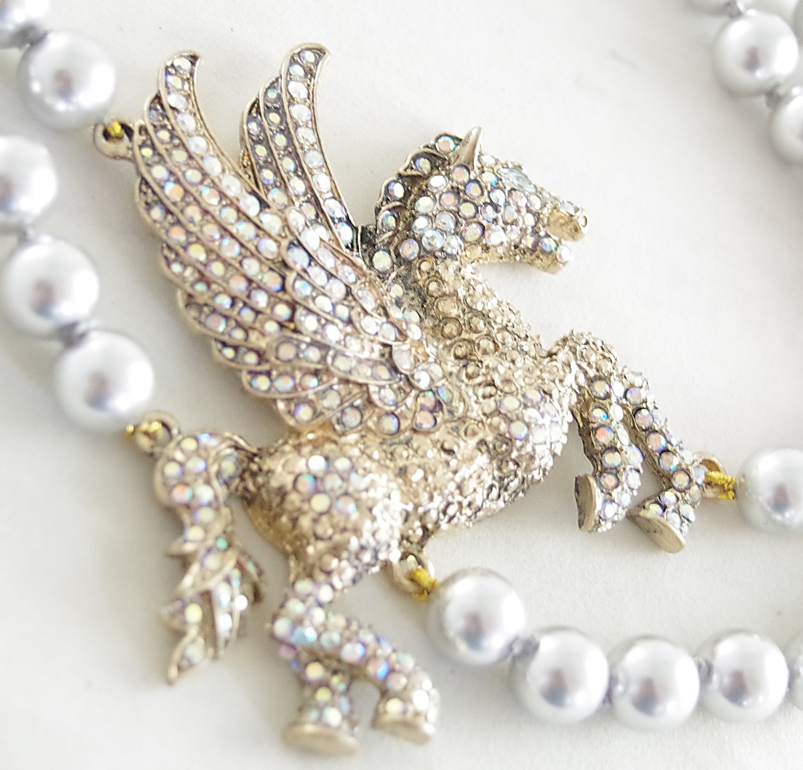 NEW DESIGNER STYLE HAND-KNOTTED SILVER PEARL CRYSTAL RHINESTONE PEGASUS NECKLACE