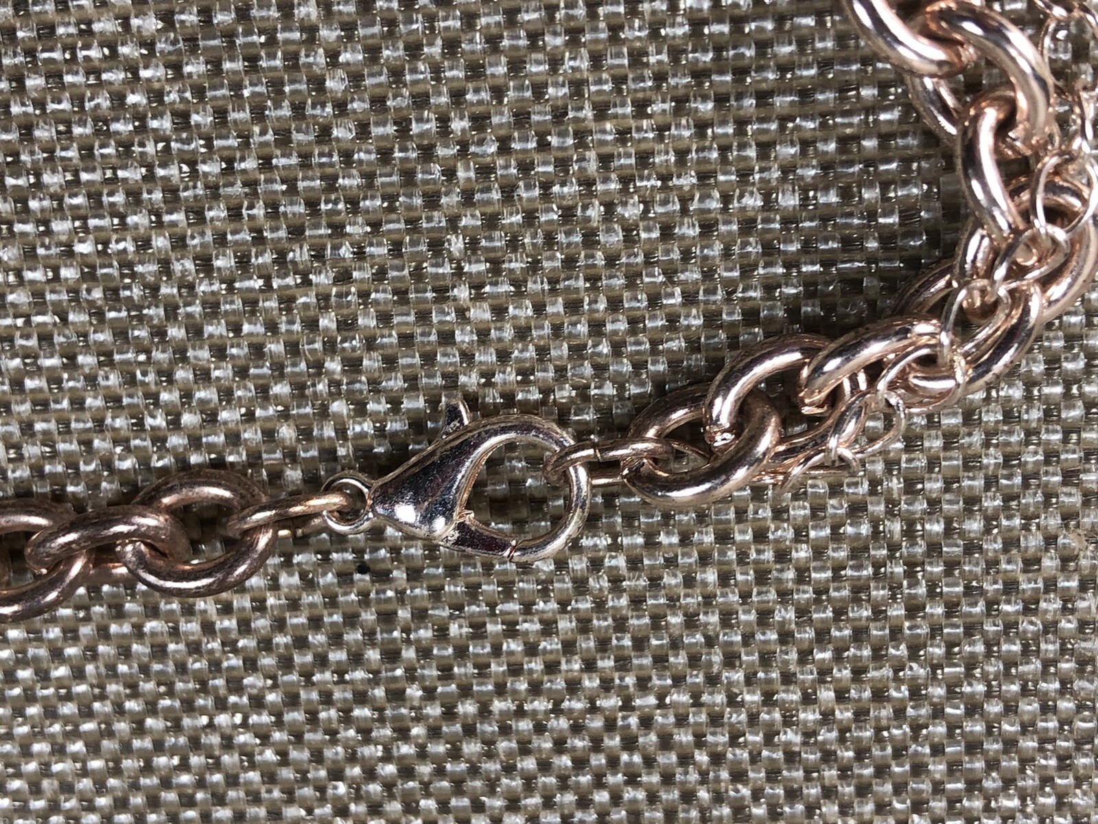 Guess Multiple Rhinestone Charm Silver Toned 17″ + 2″ On Original Card [ME18]