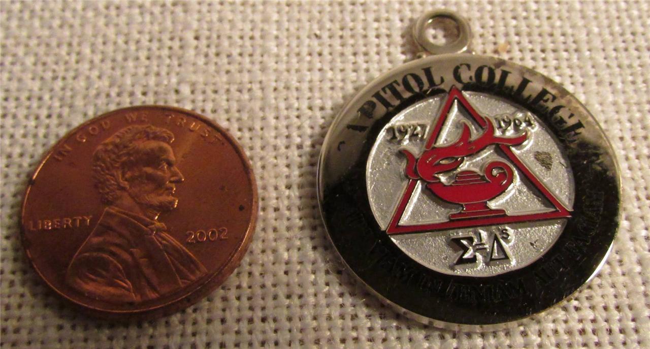 pendant / medal Jostens Capital College 1927 – 1964 pendant