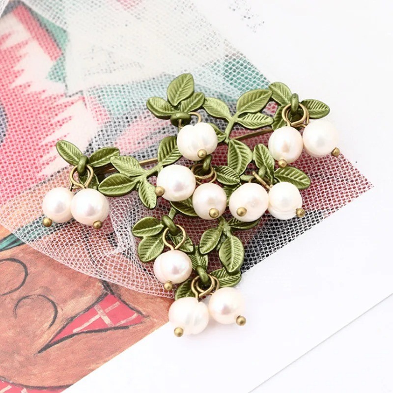 Elegant Green Cranberry Brooch Metal Pin Pearl Plant Leaf Accessories Jewelry