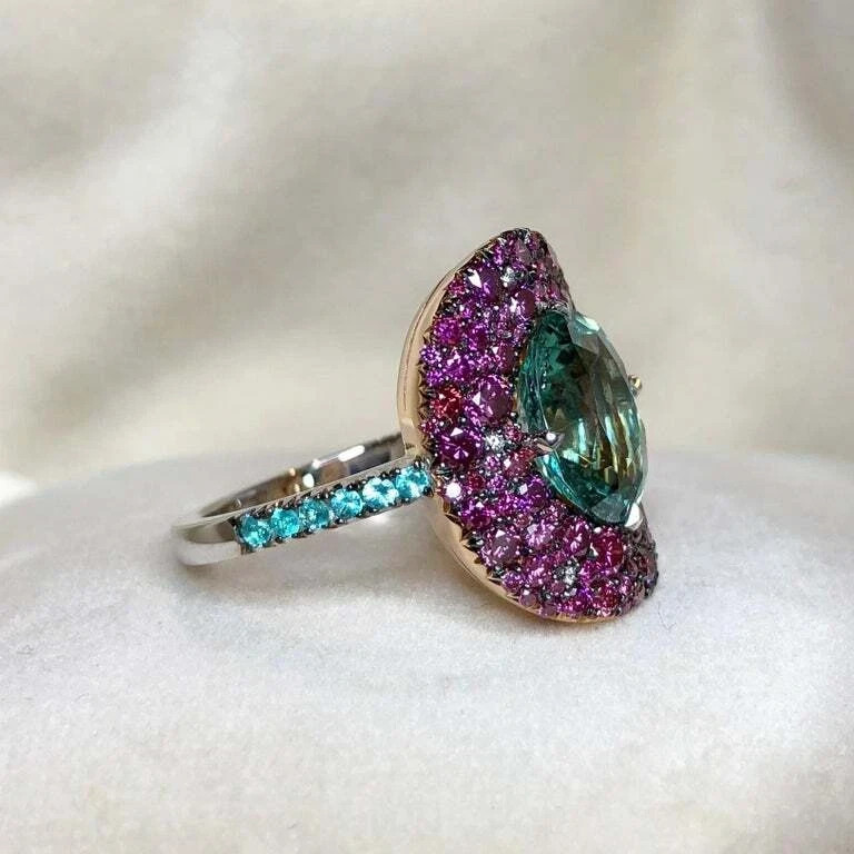 Amazing 6.50CT Oval Cut Lagoon Tourmalin, Paraïba Tourmaline & Amethyst Ring.