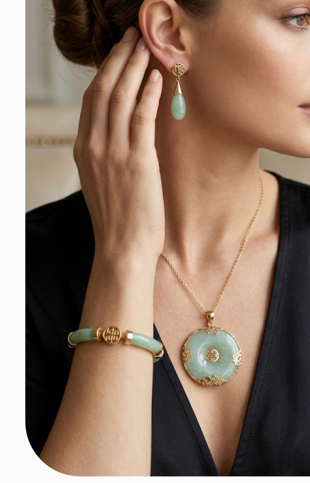 14K Yellow Gold Green Jade Jewelry Set Bracelet Earrings Round Pendant