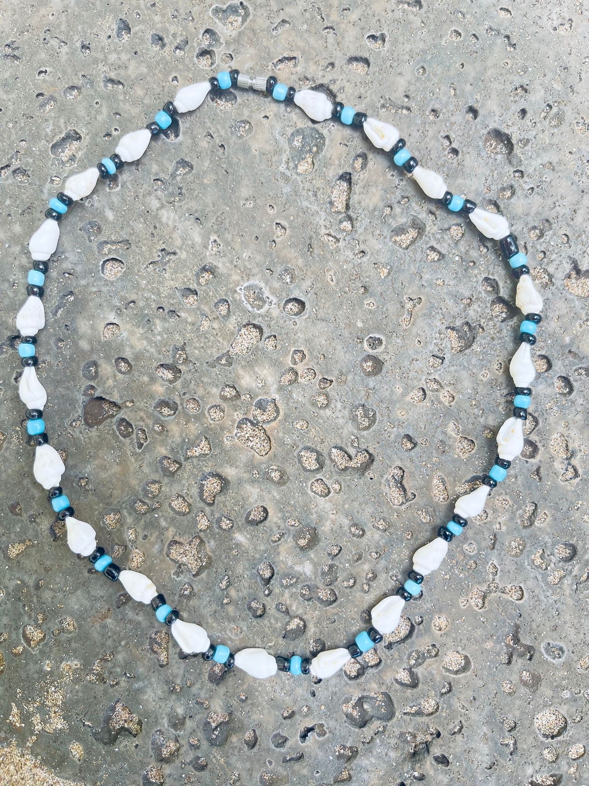 da Hawaiian Store Natural Shell and Bead Choker Necklace