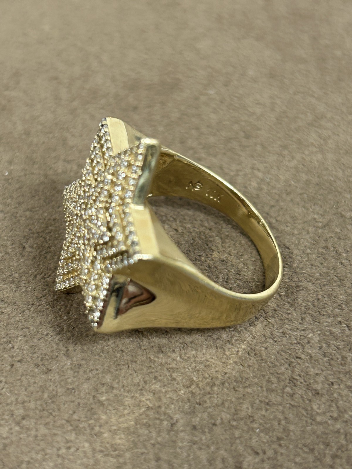 SPARKLY 10K YELLOW GOLD CZ STAR SHAPE RING SIZE 9.25