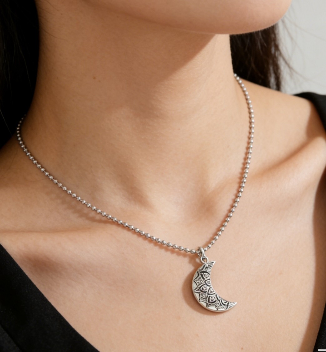 Boho Fashion Silver Plated Embossed Crescent Pendant Fine Beads Chain Necklace