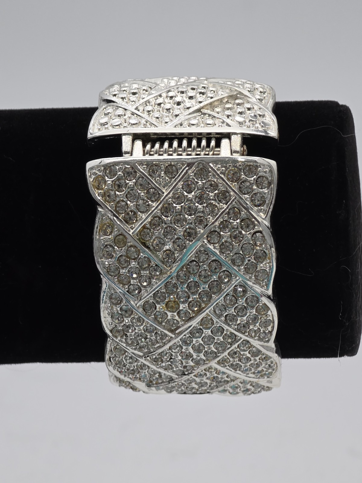 Bracelet Bangle Hinged Silvertone w/ Rhinestones Item#0116