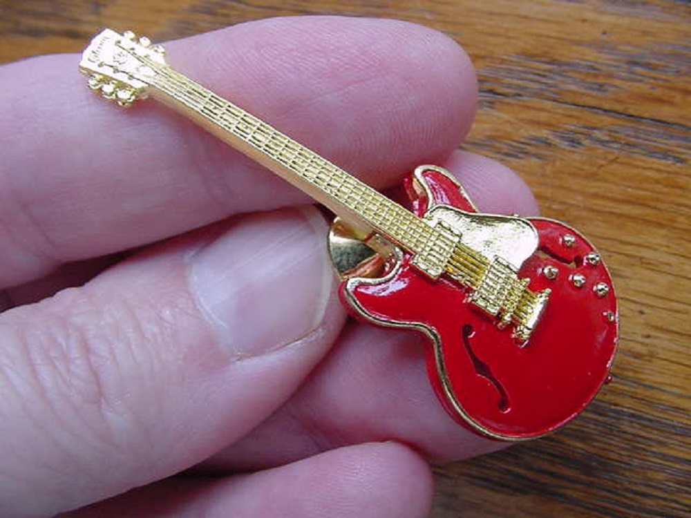 (M-300-A) Red GIBSON ES-335 Repro 1958 electric GUITAR tac BROOCH pin Jewelry