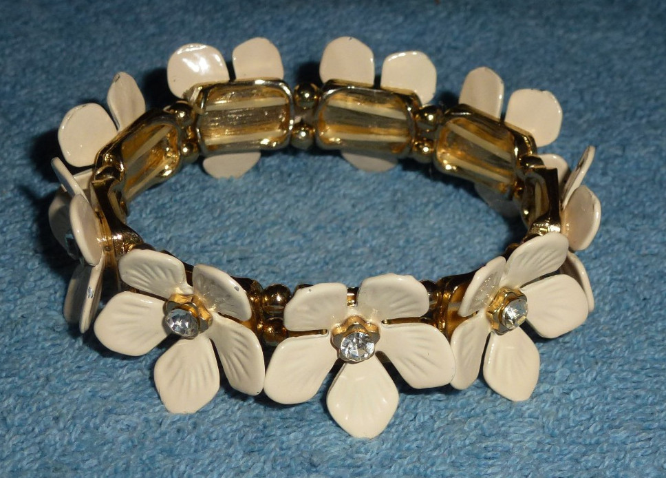 Gold Tone White Cream Enamel Flowers Clear Rhinestone Centers Stretch Bracelet