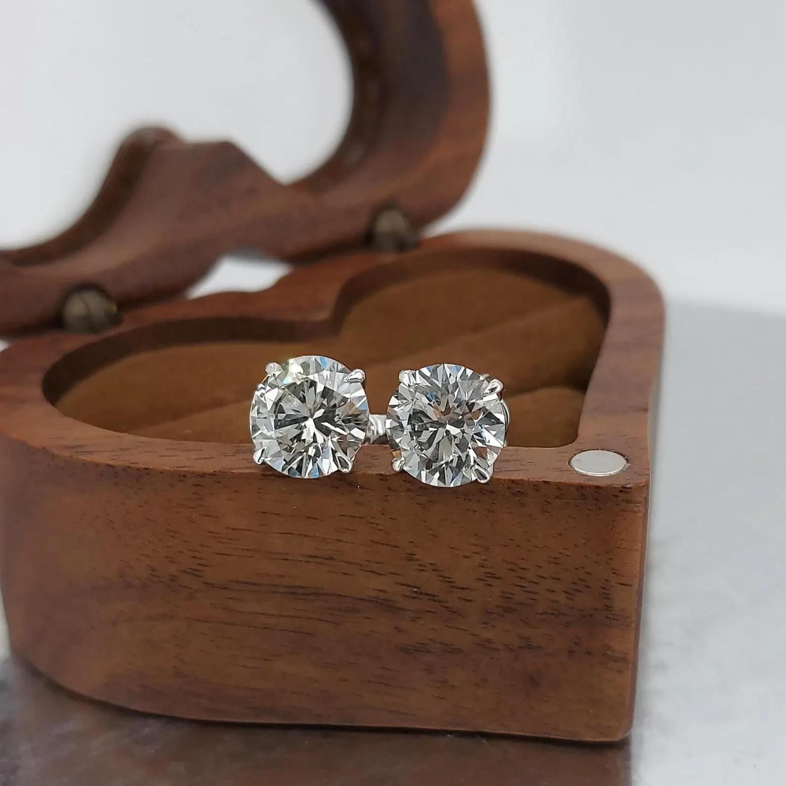 Certified 4 Cts Natural VS1 White Diamond in 14k White Gold Prong Setting Studs