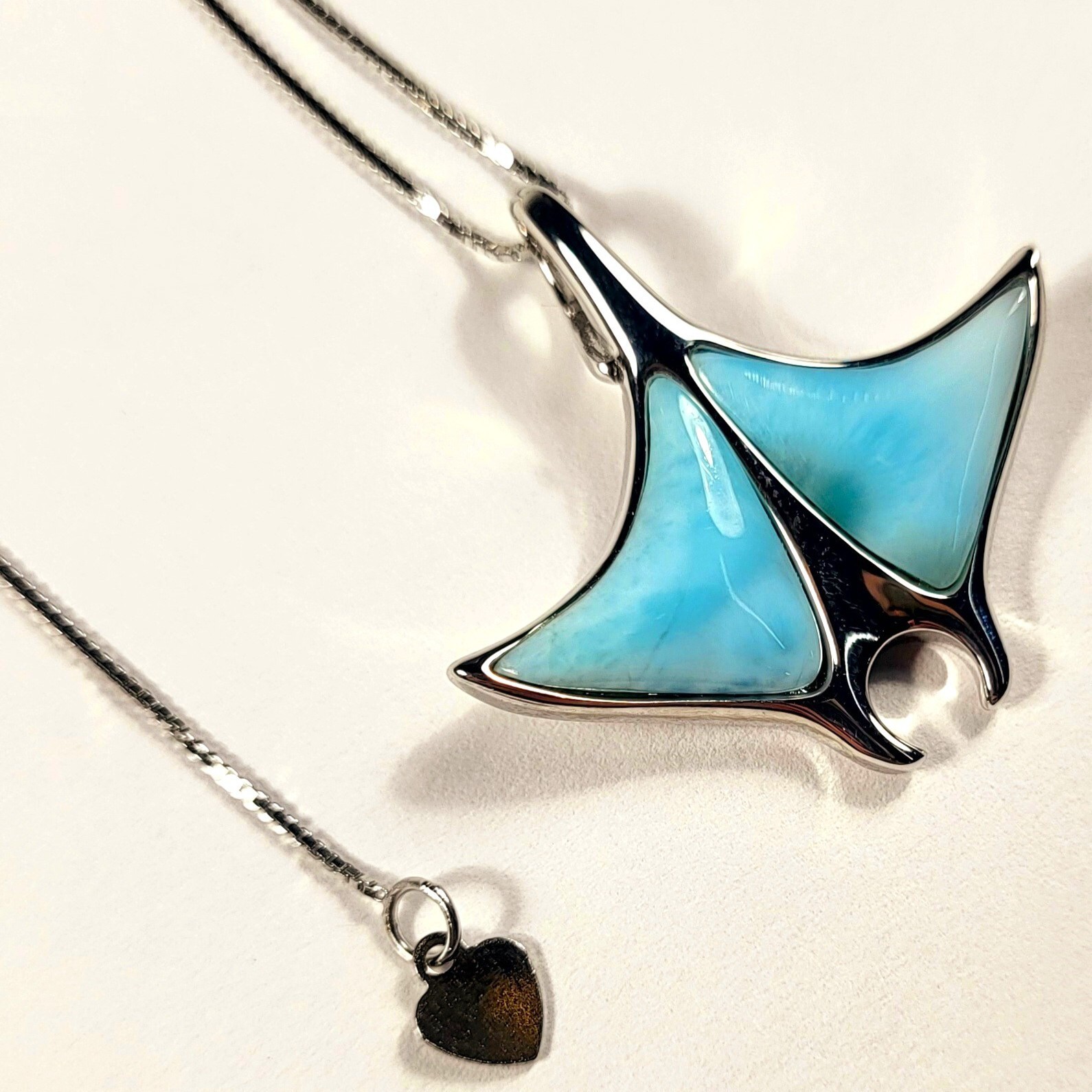 Larimar Manta Ray Pendant in Sterling Silver 925 + 18″ Silver Necklace Chain