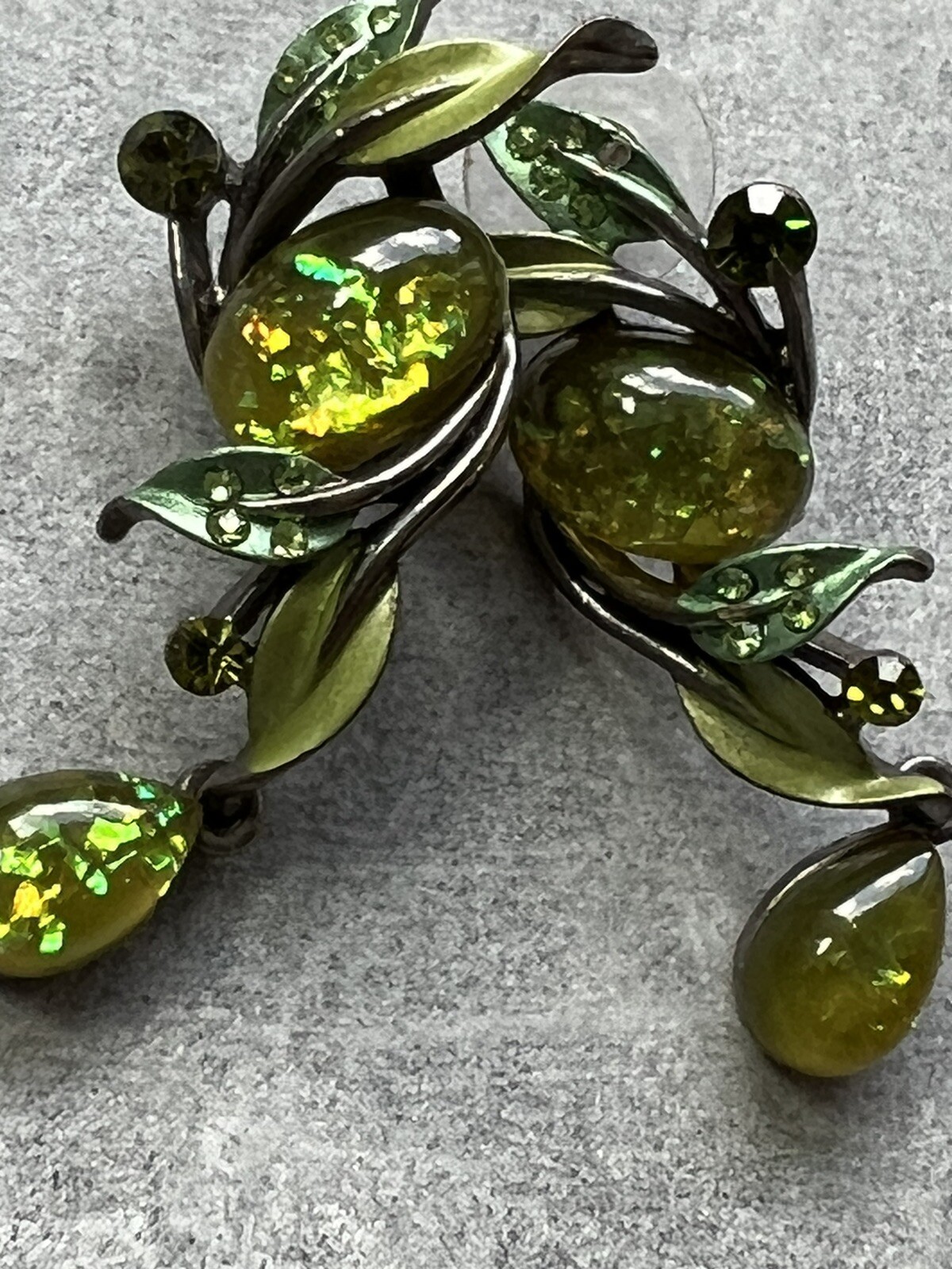 Iridescent Foiled Green Faux Opal & Rhinestones Necklace & Earrings Set Stunning