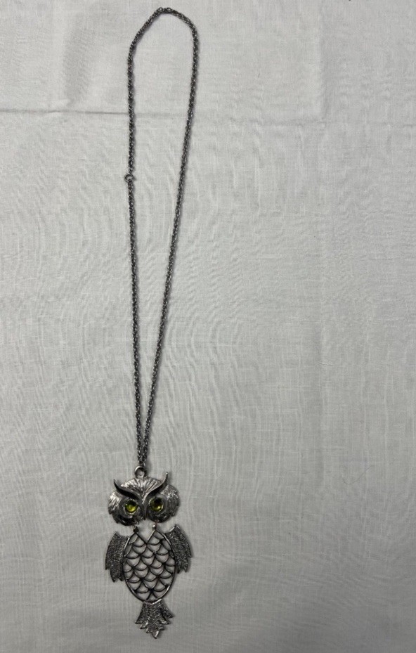 Silver Tone Owl Charm Pendant Necklace Green Eyes Cable Chain 18 in Metal