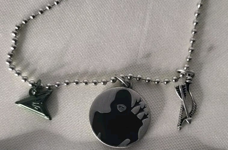 13″ Ball Chain The Arrow Charm Necklace Costume Jewelry, DC Comics WB Tv Series