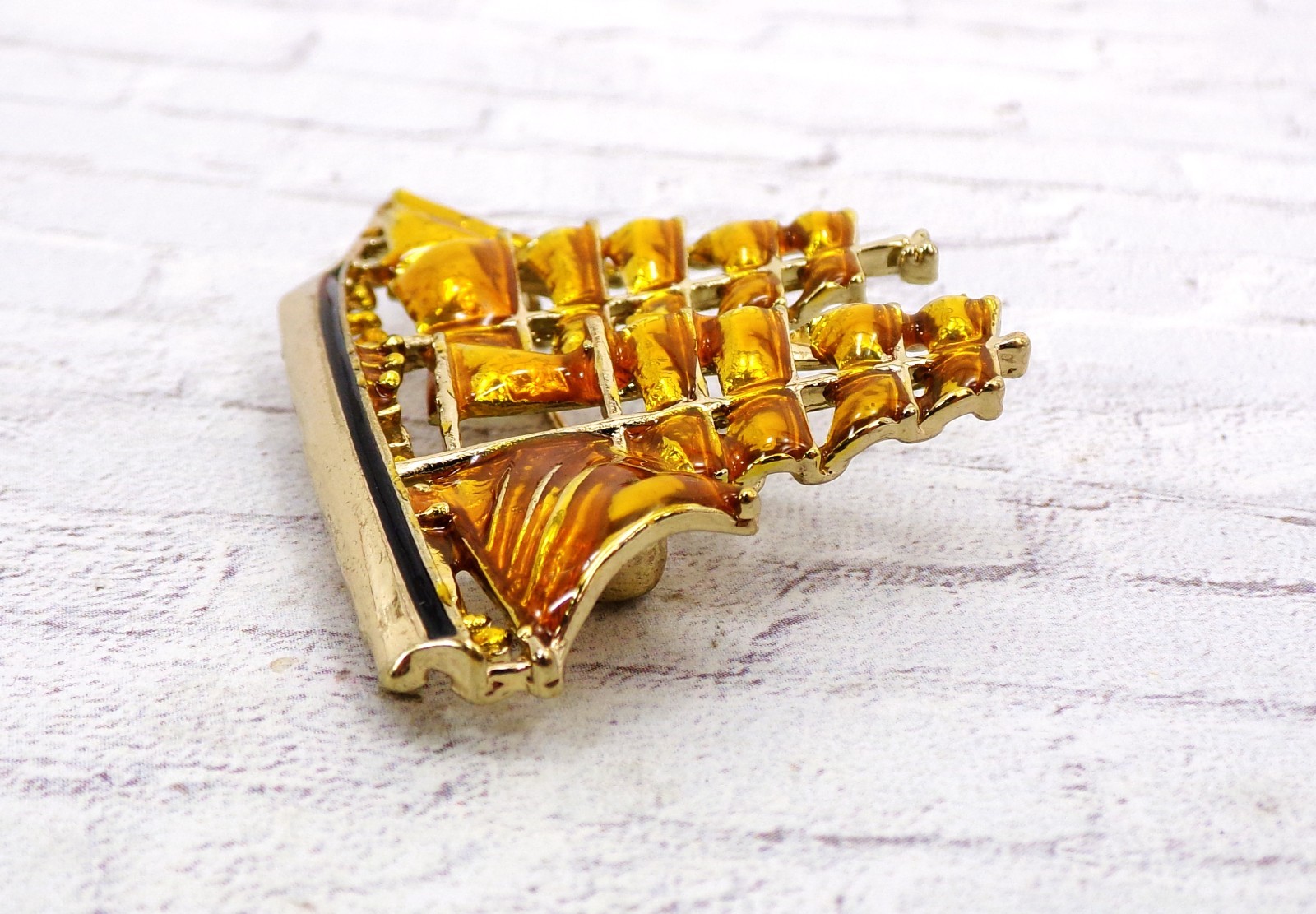 Gold color ship sail boat pin brooch with a shiny finish 2.10″ x 1.5″ New