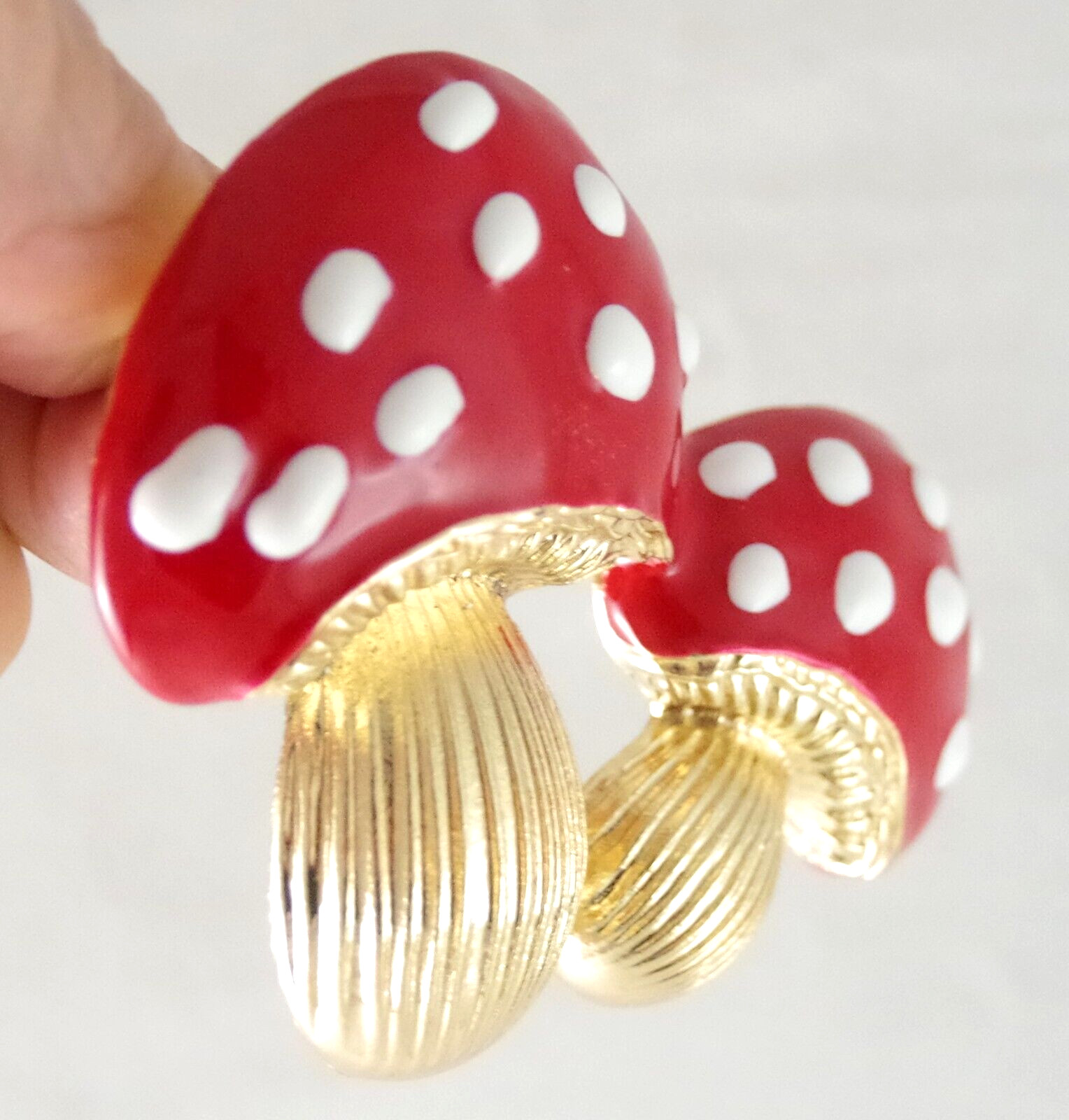 2.75″ BIG DOMED POLKA DOT MUSHROOM/ TOADSTOOL ENAMEL & GOLD PENDANT BROOCH COMBO