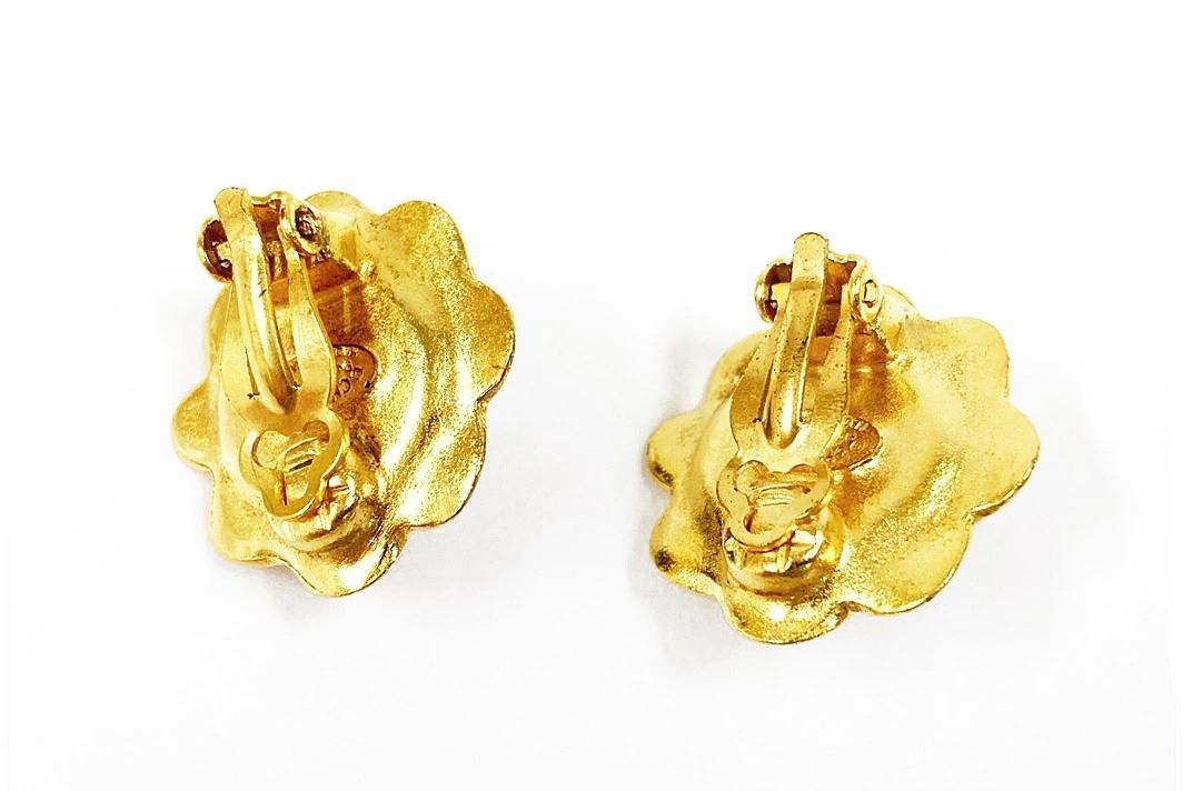 Vintage CHANEL 96P Coco Mark CC Blue Stone Clip-on Earring