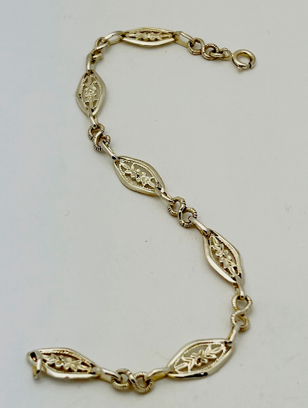 925 Sterling Silver 5.4 Gram Filigree Flower Link Bracelet 7 1/2”