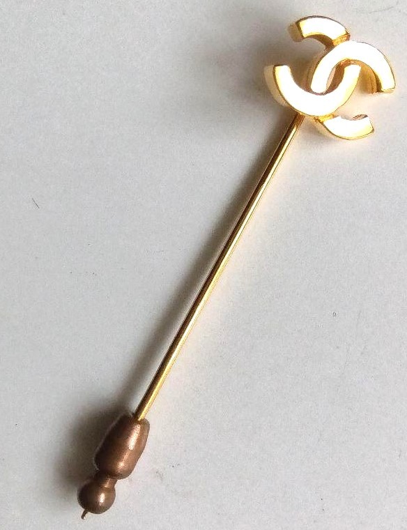 CHANEL CC Logo Gold Tone Stick Pin Brooch Lapel Hat Pin 5.5cm(2.2in) Authentic