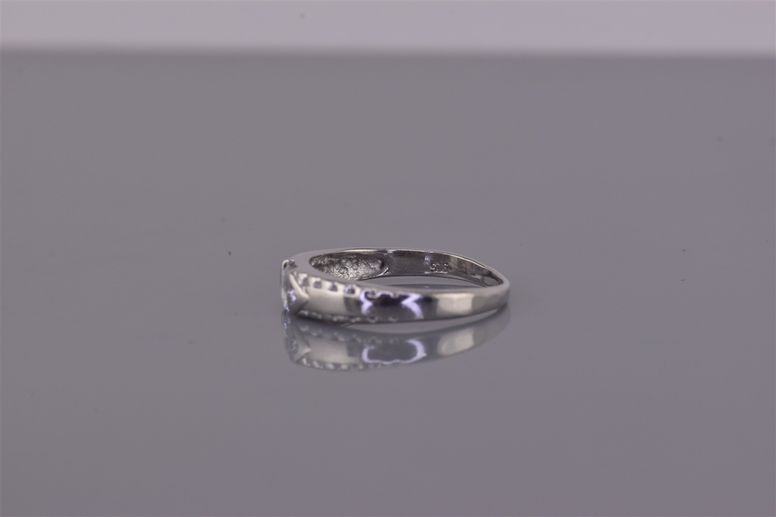 Sterling Silver Tension Set Cubic Zirconia Accented Collar Band Ring 925 Sz: 6