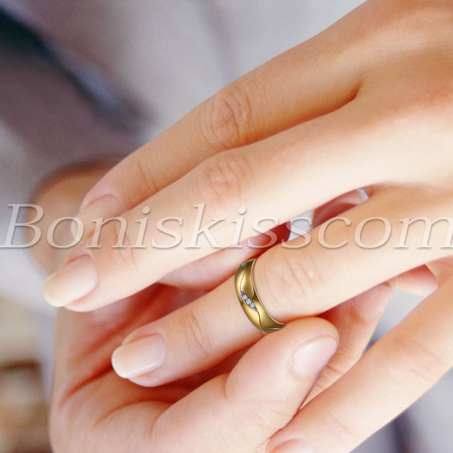 Couples Men’s Women’s Classic Gold Stainless Steel Ring Comfort Fit Wedding Band
