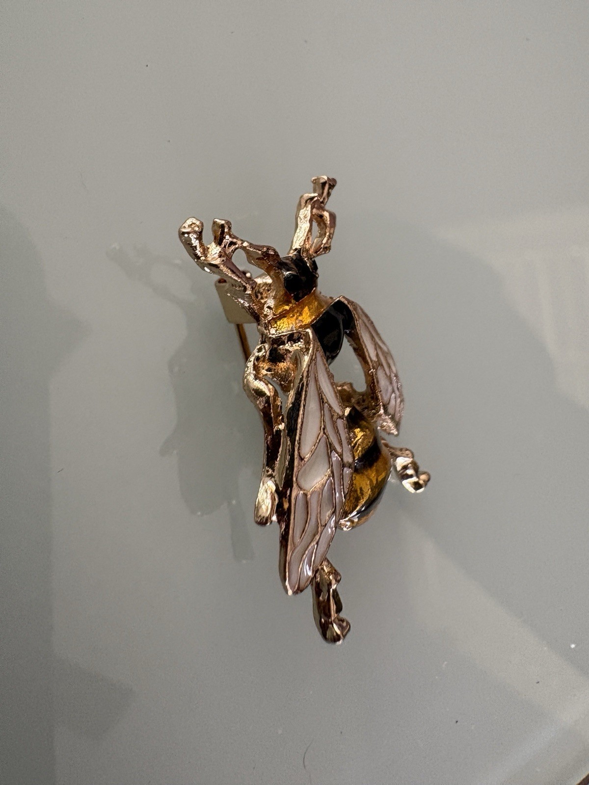 HONEY BEE PIN Gold Black Yellow Enamel Flying Insect Brooch Rhinestone 1.3”